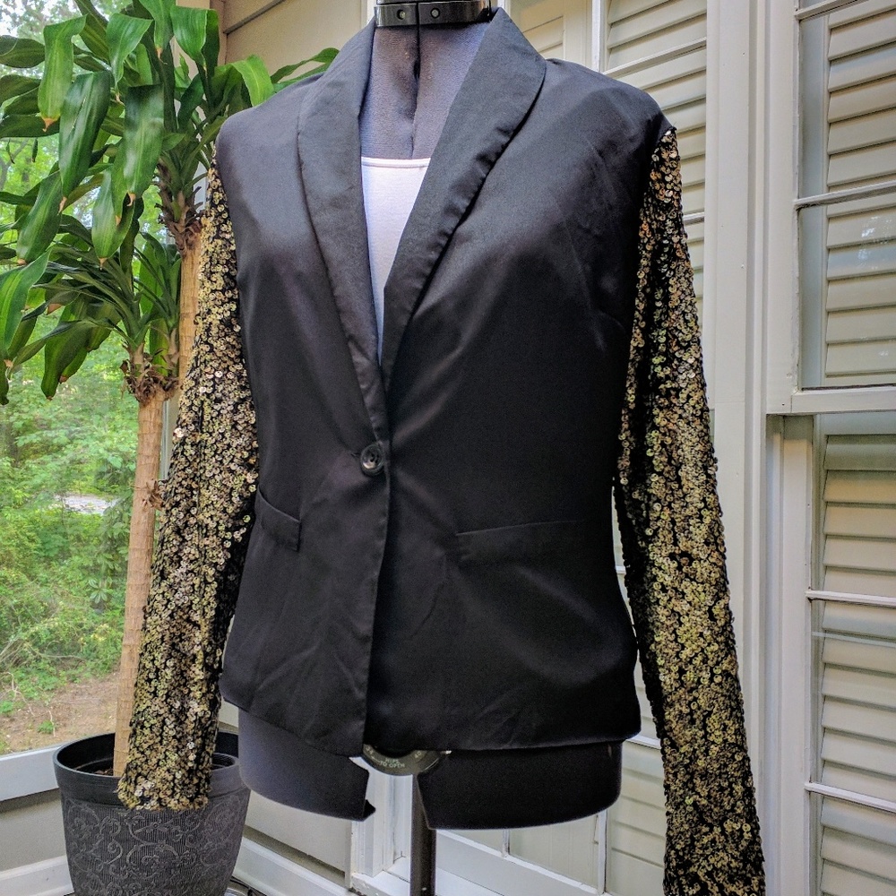 Mimi Chica Medium Gold and black sequins light blazer glam goth metal